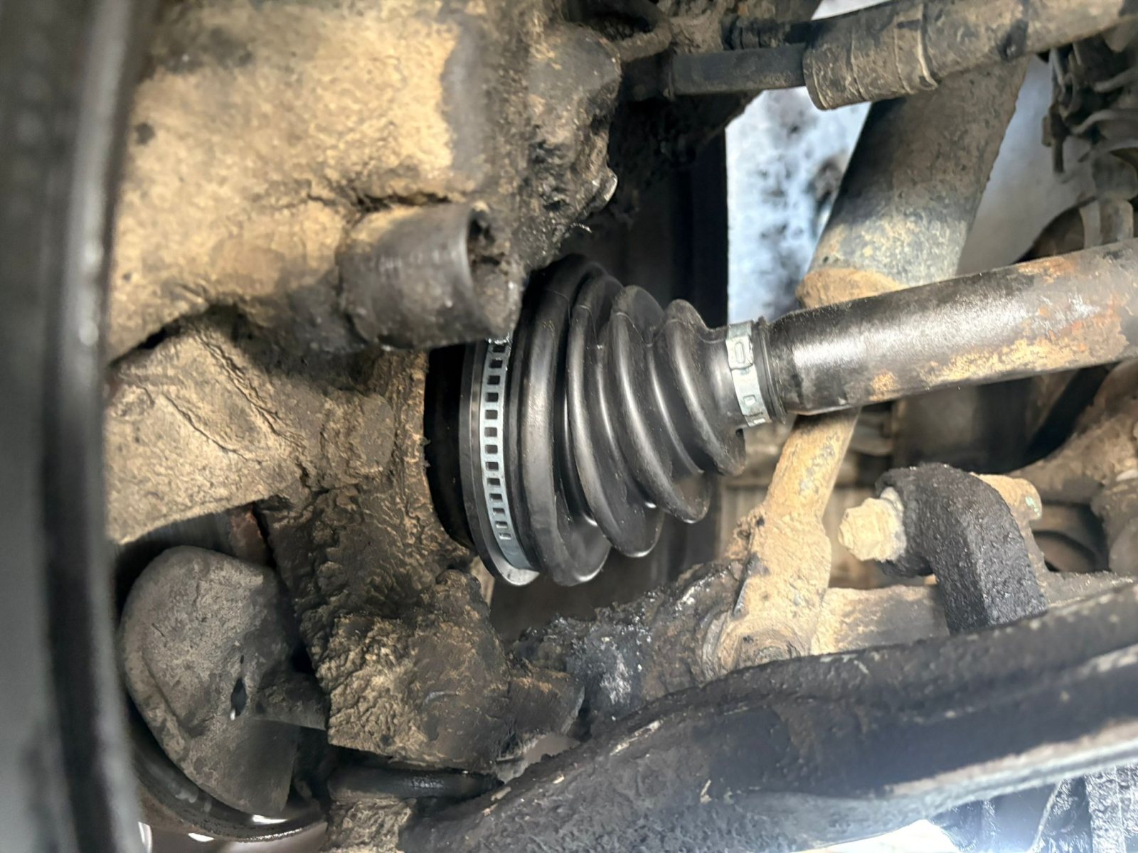Volkswagen Passat B5 – Când un zgomot aparent minor ascunde o reparație importantă
